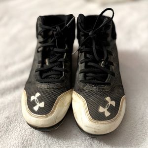 Under Armour Boys Baseball Cleats (Size 4)